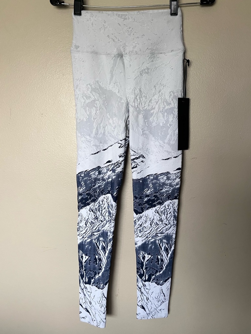 Noli White and Navy Mountain-Print High-Rise Leggings